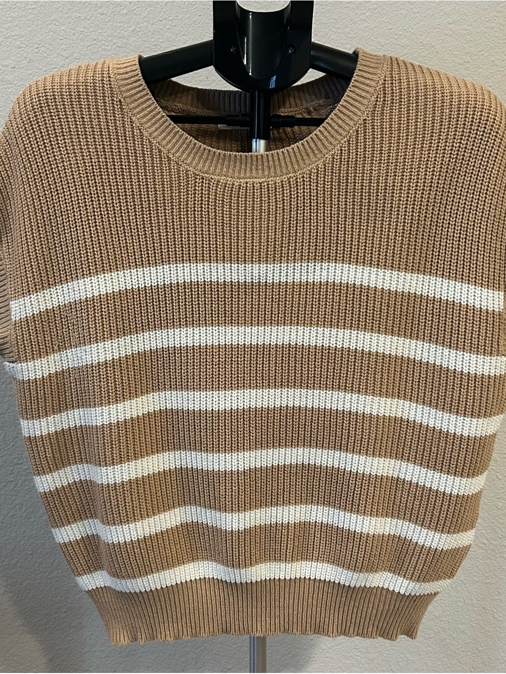 Moon & Madison Striped Sweater Vest Large Tan White Ribbed Knit Crewneck